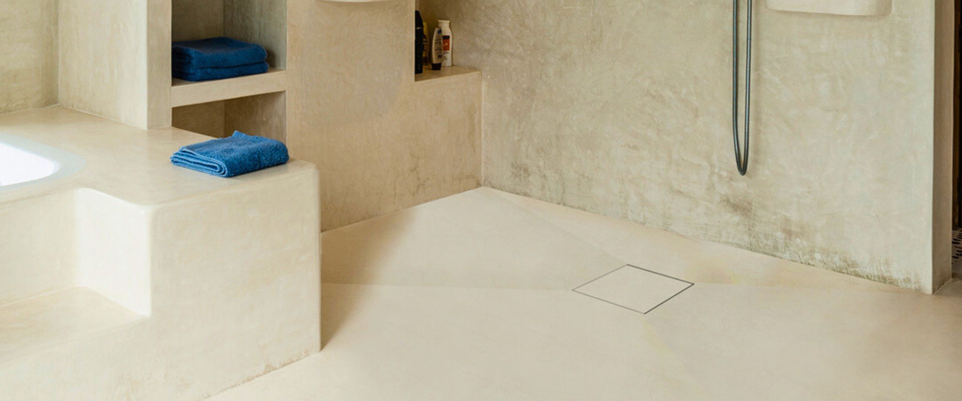 Invisible Center Drain