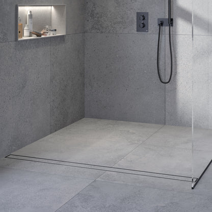 QM Drain ambientación showcasing the Prefab Shower Pan Kit with Mist (Tile-In) Linear Drain, seamlessly integrated into a modern bathroom. The image highlights the sleek, minimalist design of the drain, offering efficient water drainage and a seamless tile-in feature for a sophisticated shower setup.